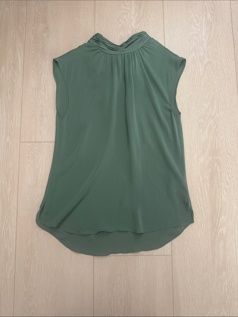 Veronica Beard Tristen 100% Silk Light Sage Draped Tie Neck Sleeveless Blouse - Picture 1 of 9